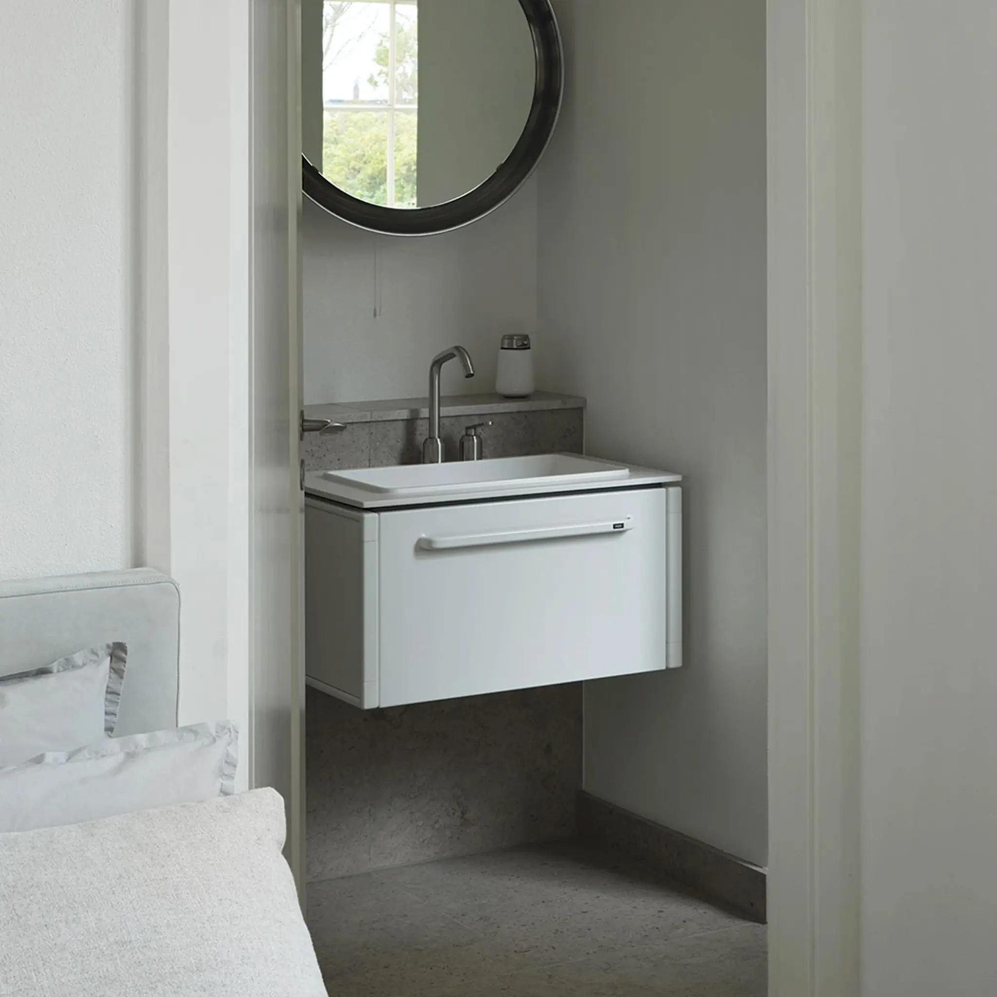 Vipp981 kommod liten & kran