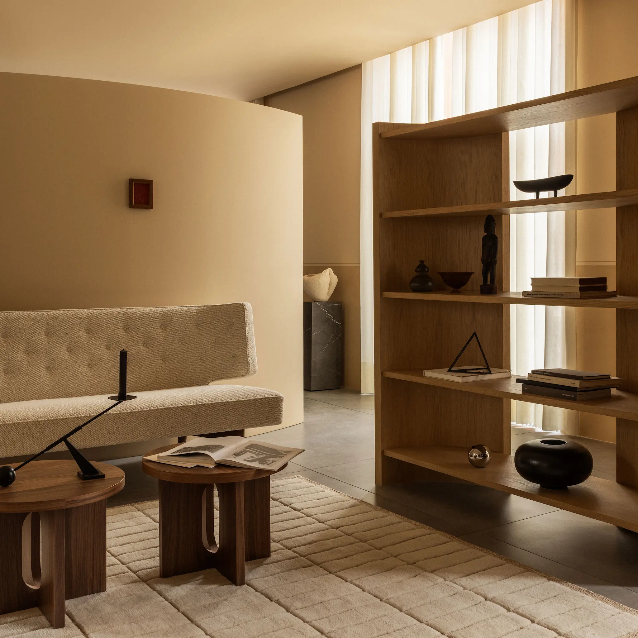 Crescent Shelving hylla hög