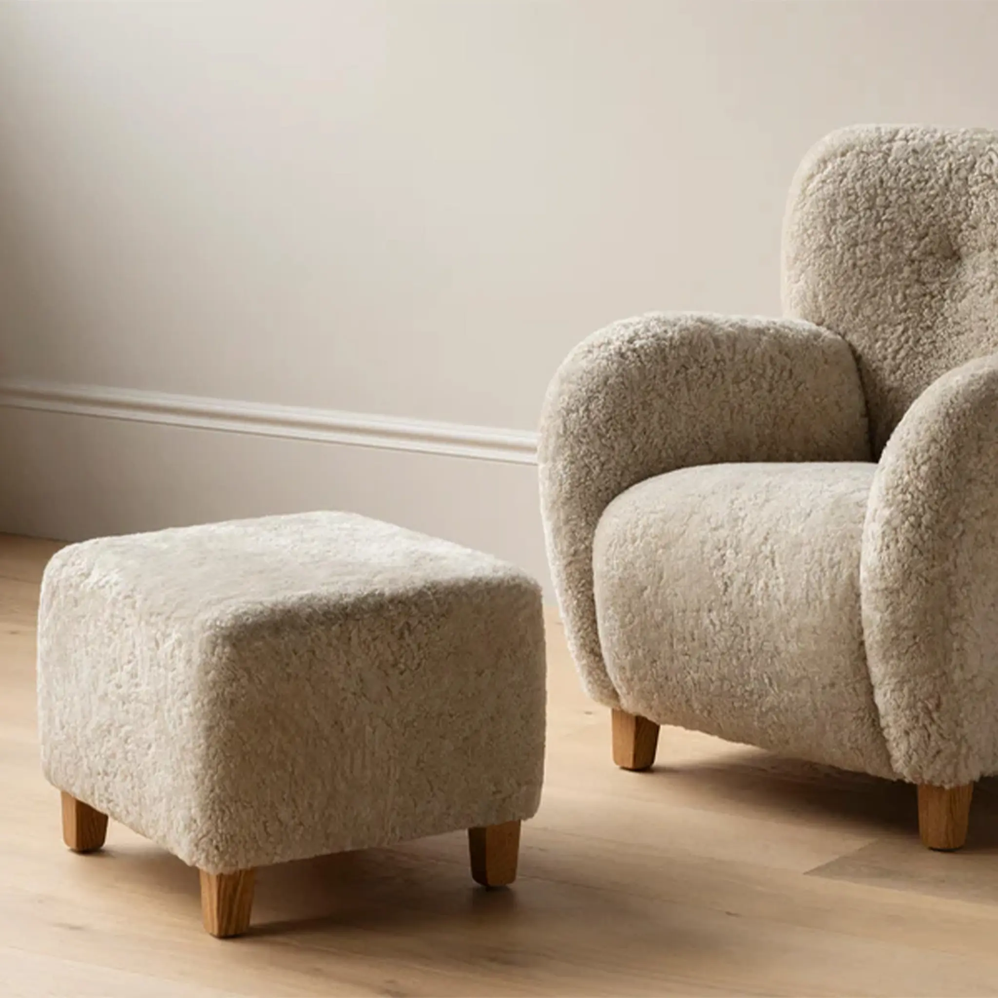 Karu Ottoman Sheepskin Moonlight Fumed Oak