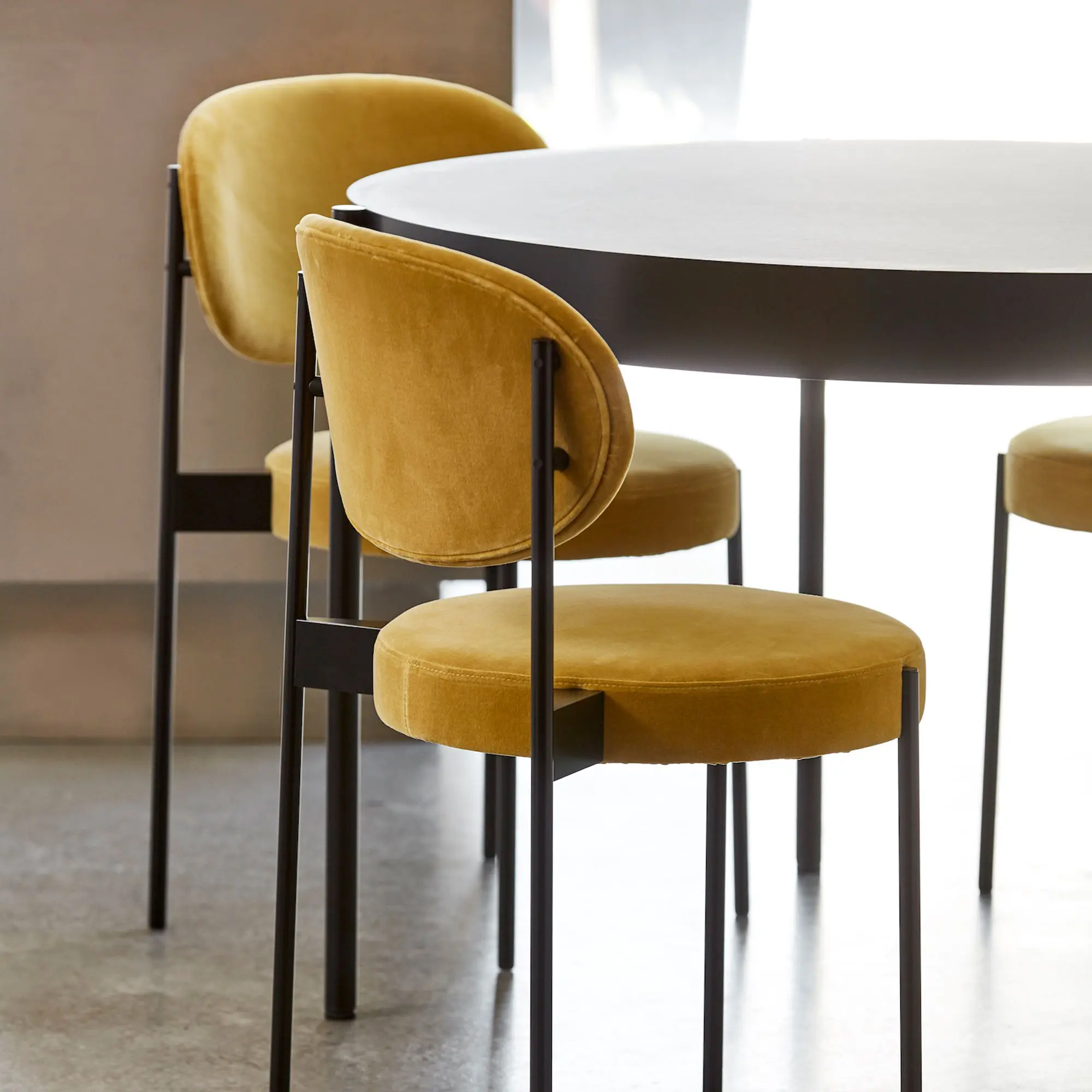 10389770__P_image_3aee922d-84d5-49c7-8bd9-38f88abb3407