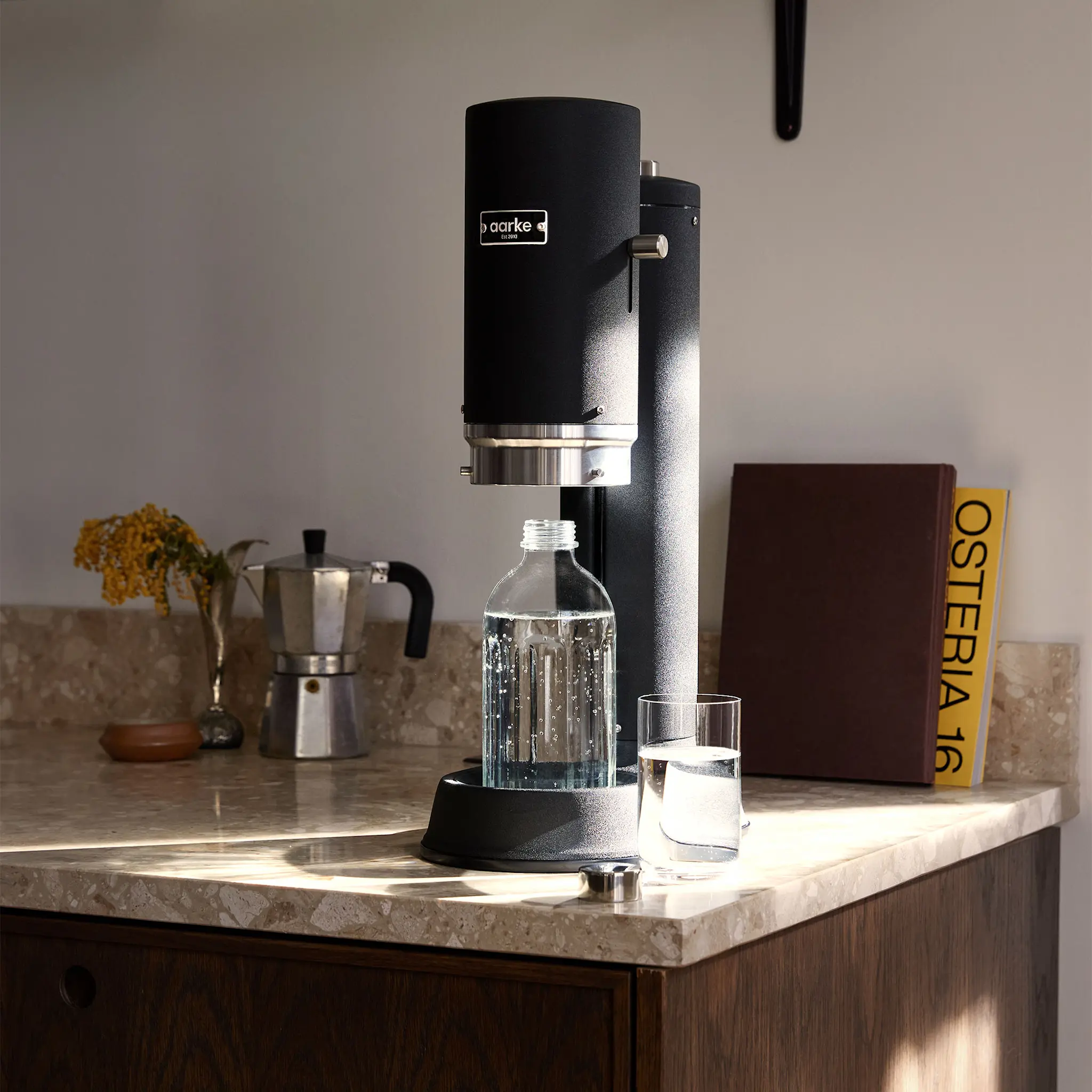 Carbonator Pro Matte Black kolsyremaskin