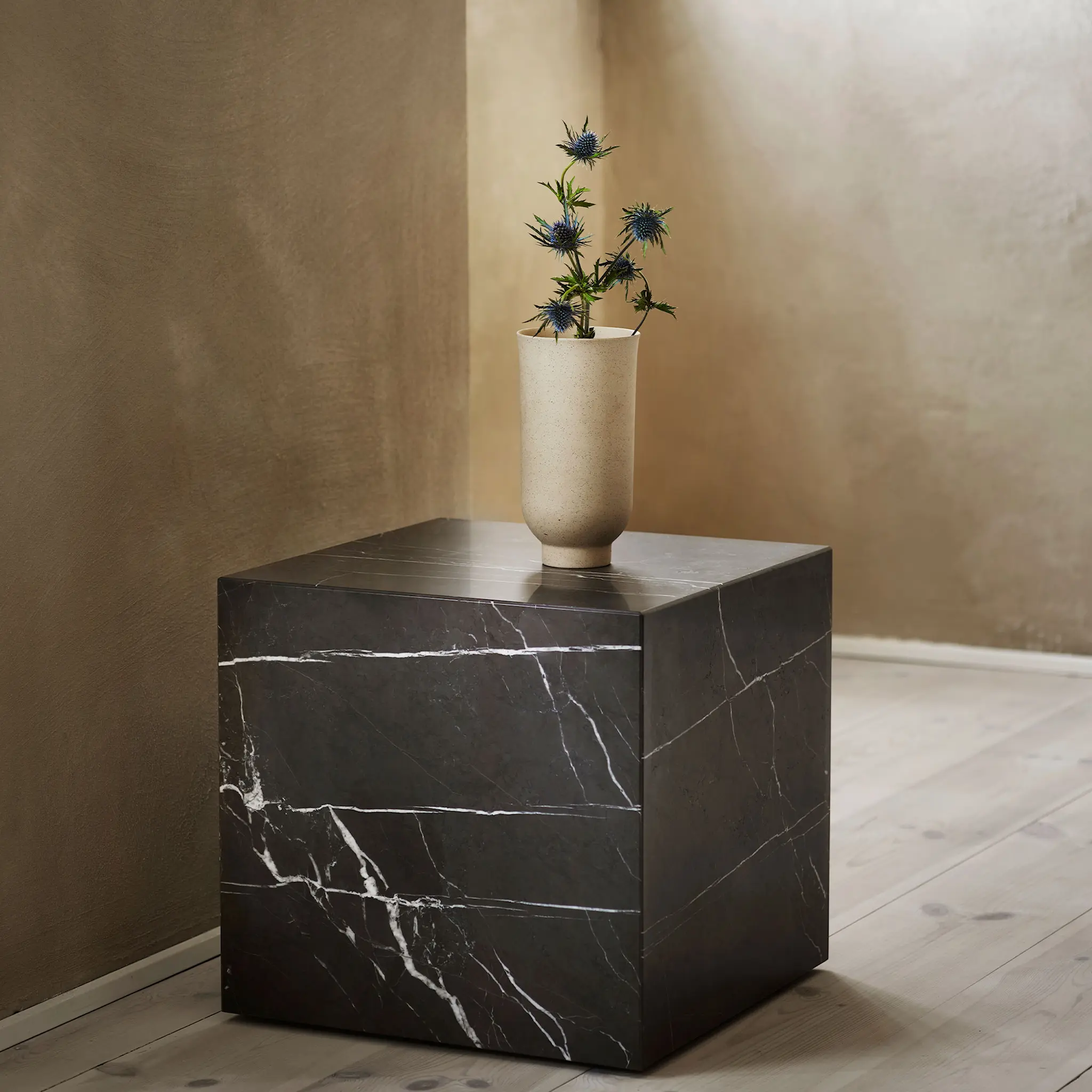 Plinth Cubic sidobord