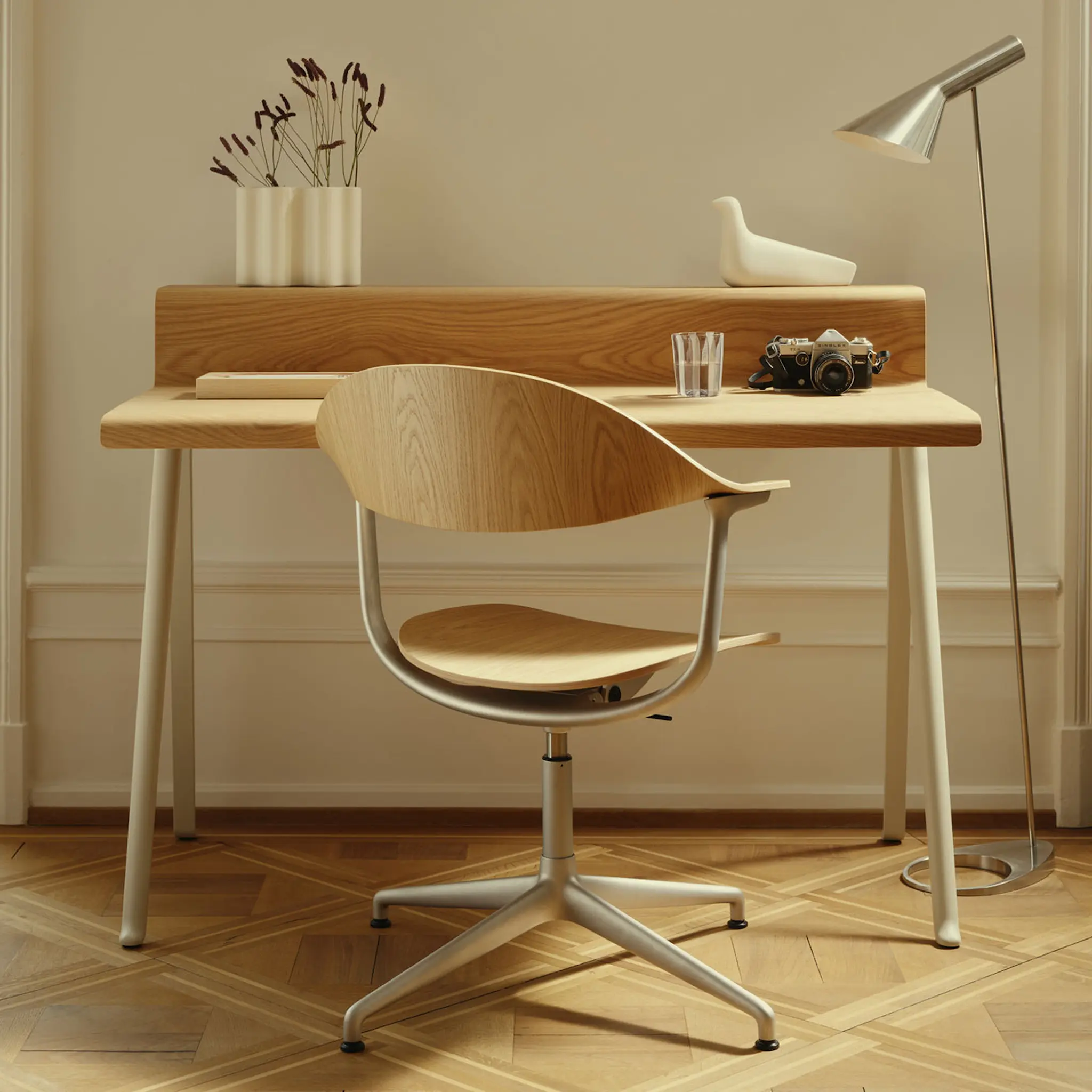 Courier skrivbord light oak
