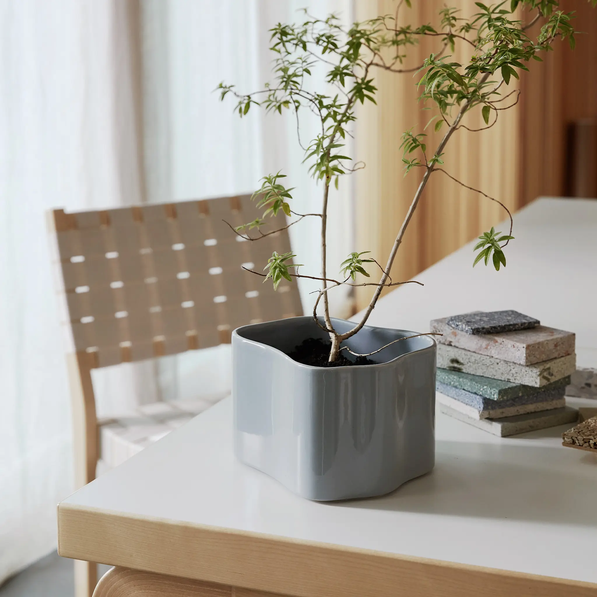 Riihitie Plant Pot Shape B Medium Blue Gloss