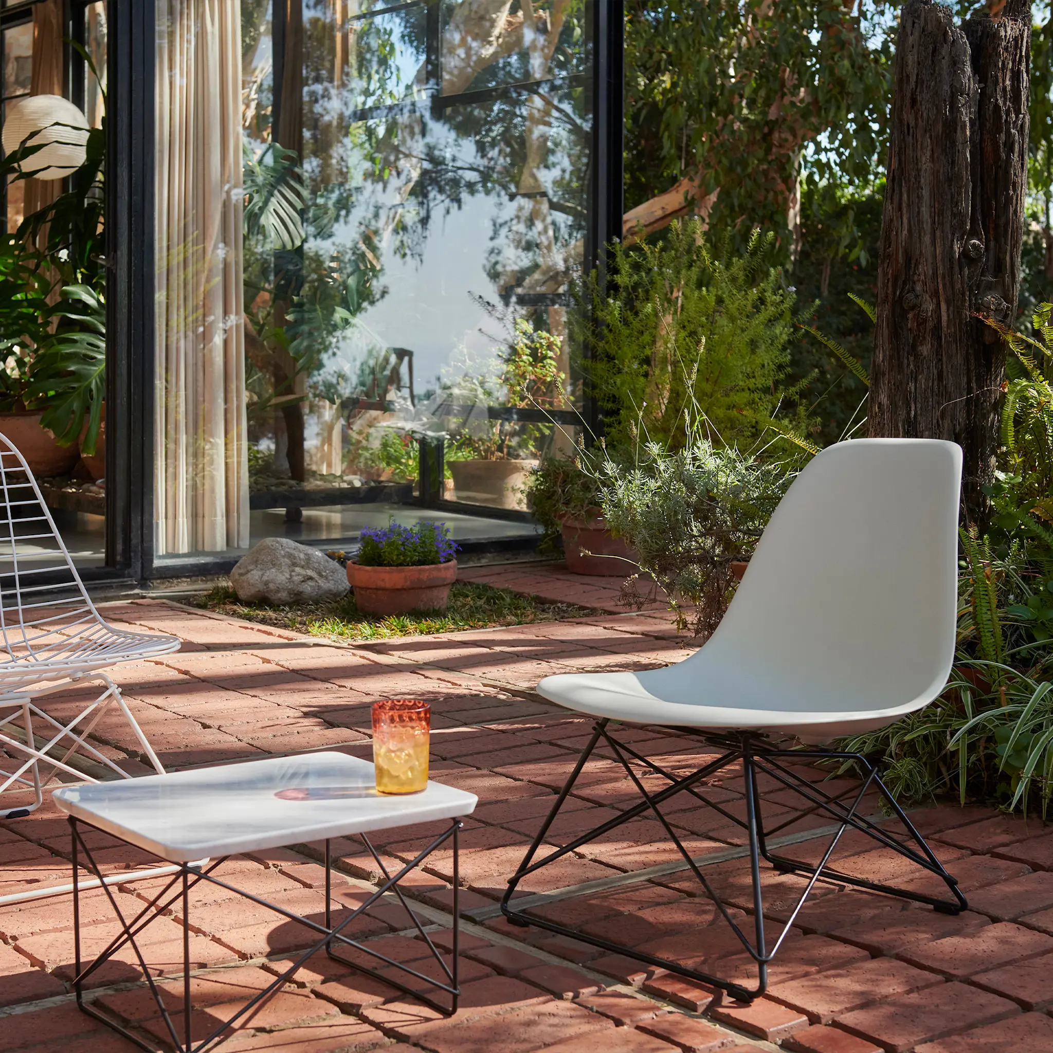 Eames RE Plastic Side Chair LSR stol Chrome
