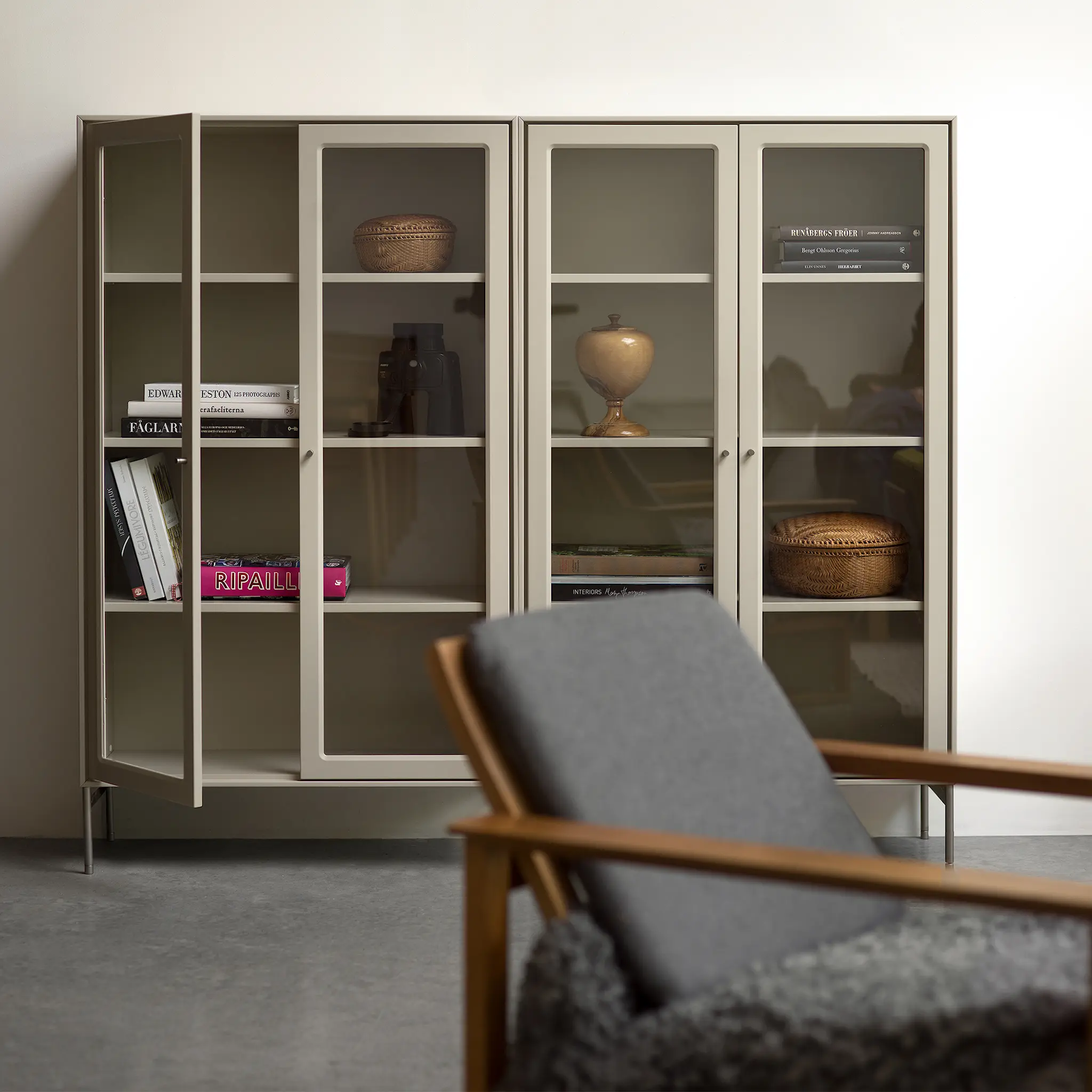 Volt Vitrinskåp 130 cm