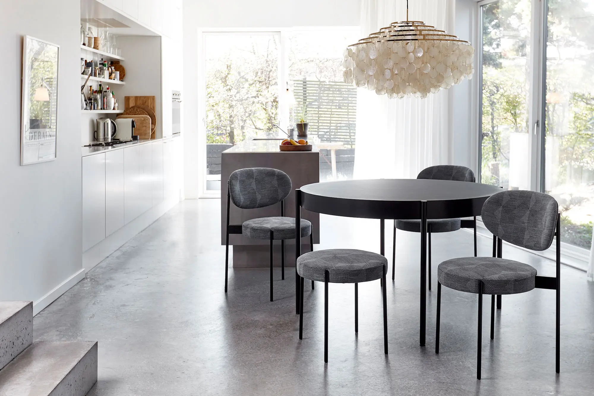 10389770__P_image_c651a659-da8e-4e67-9ea0-66dbed3784c4
