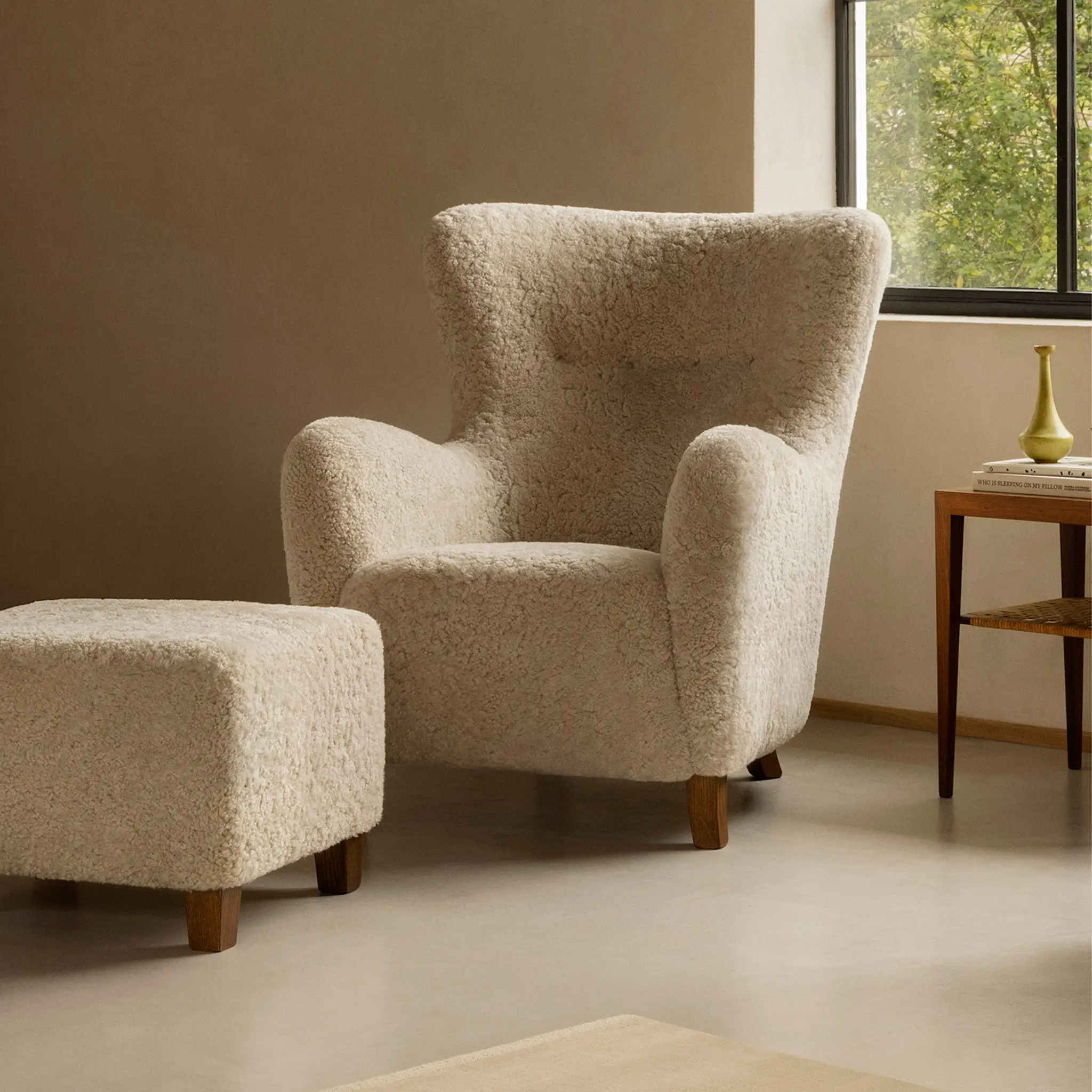 Sampo Footstool Sheepskin Moonlight Fumed Oak