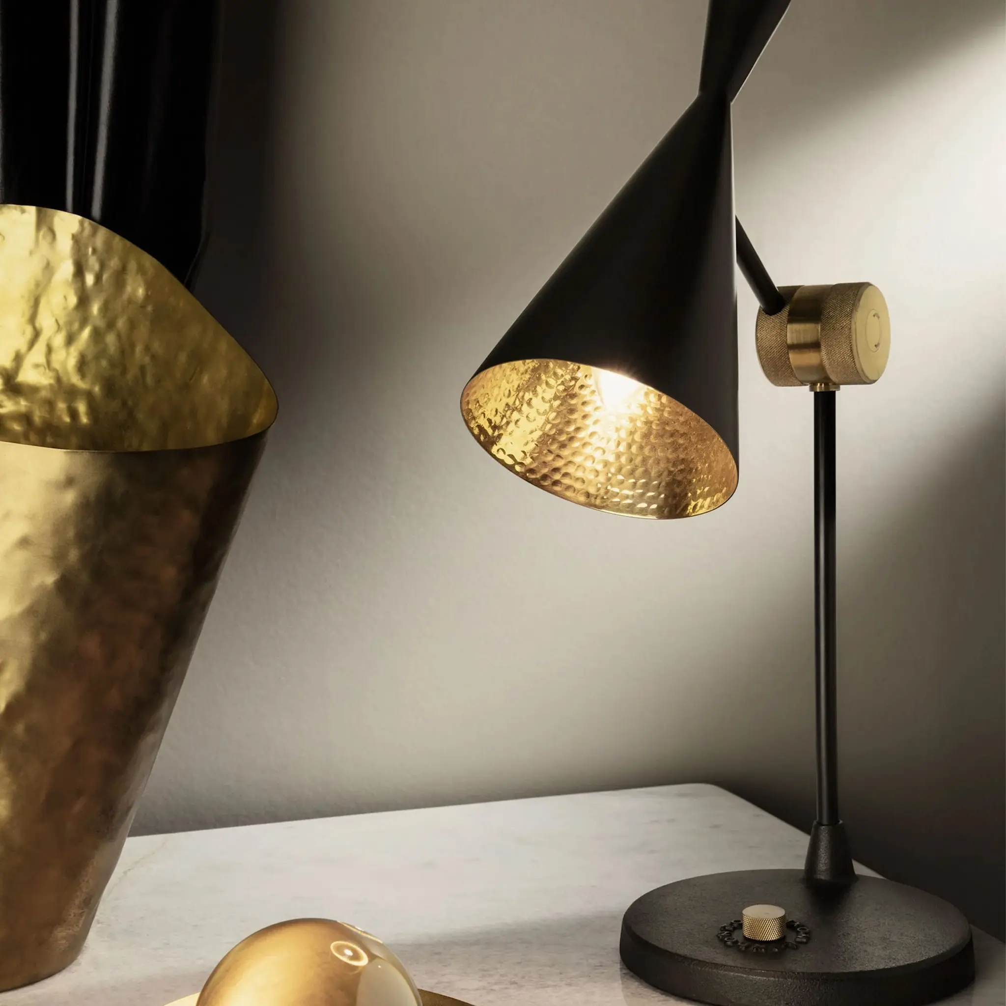 Beat bordslampa