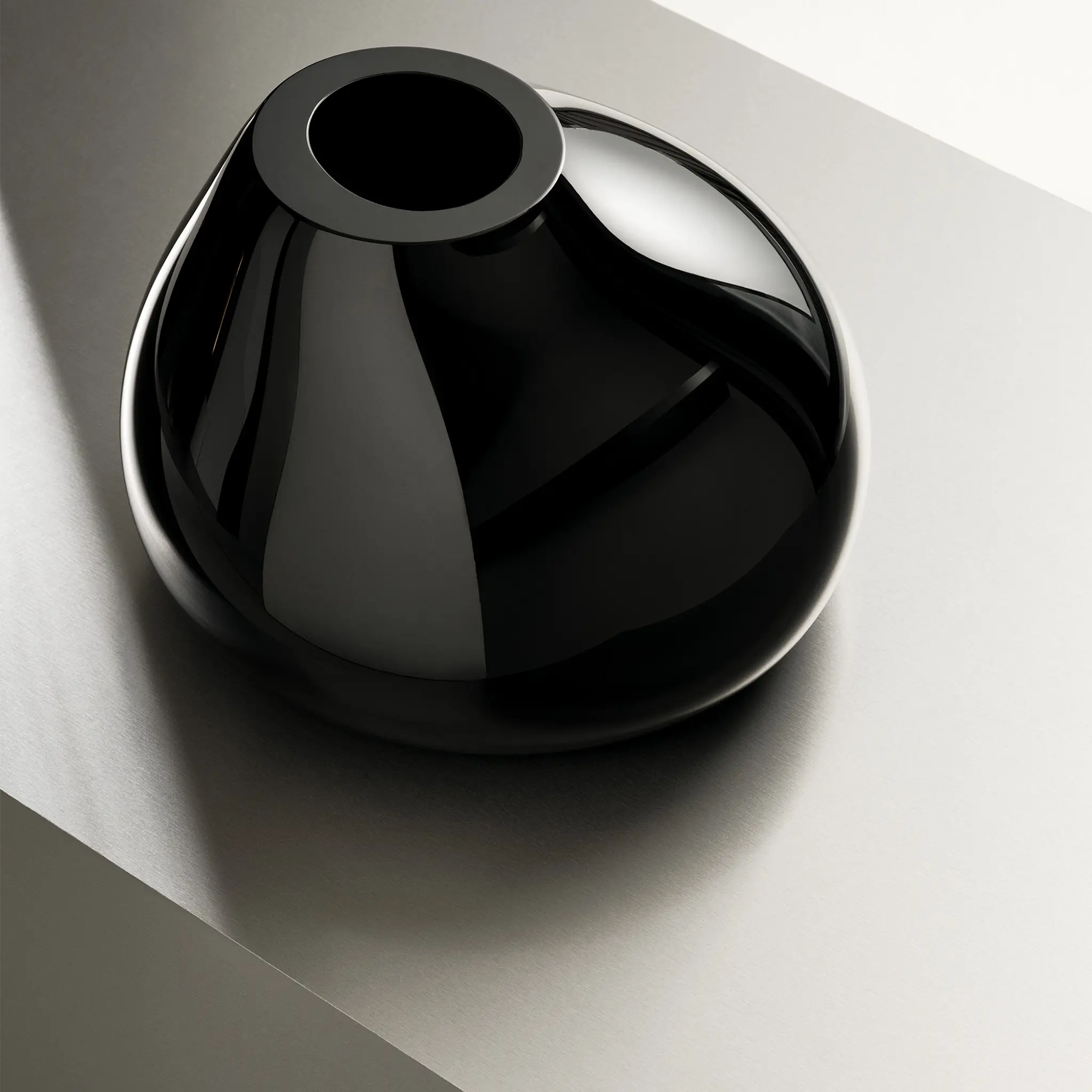 Ebon Vase Black 24 cm