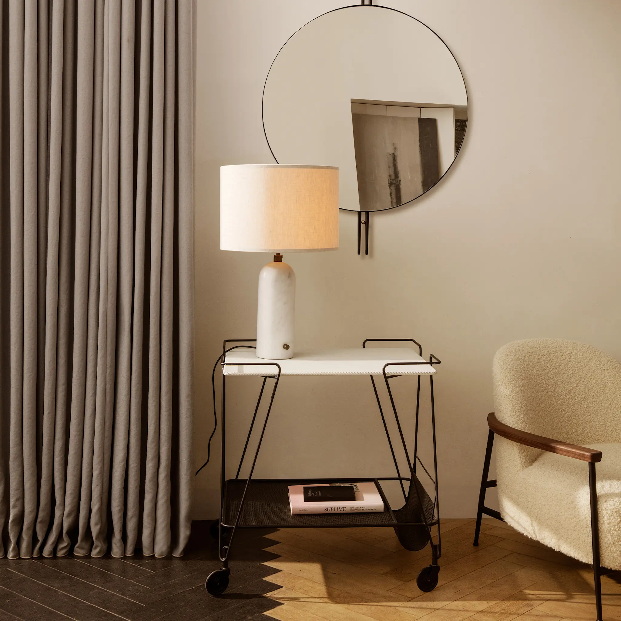Gravity bordslampa large svart marmor