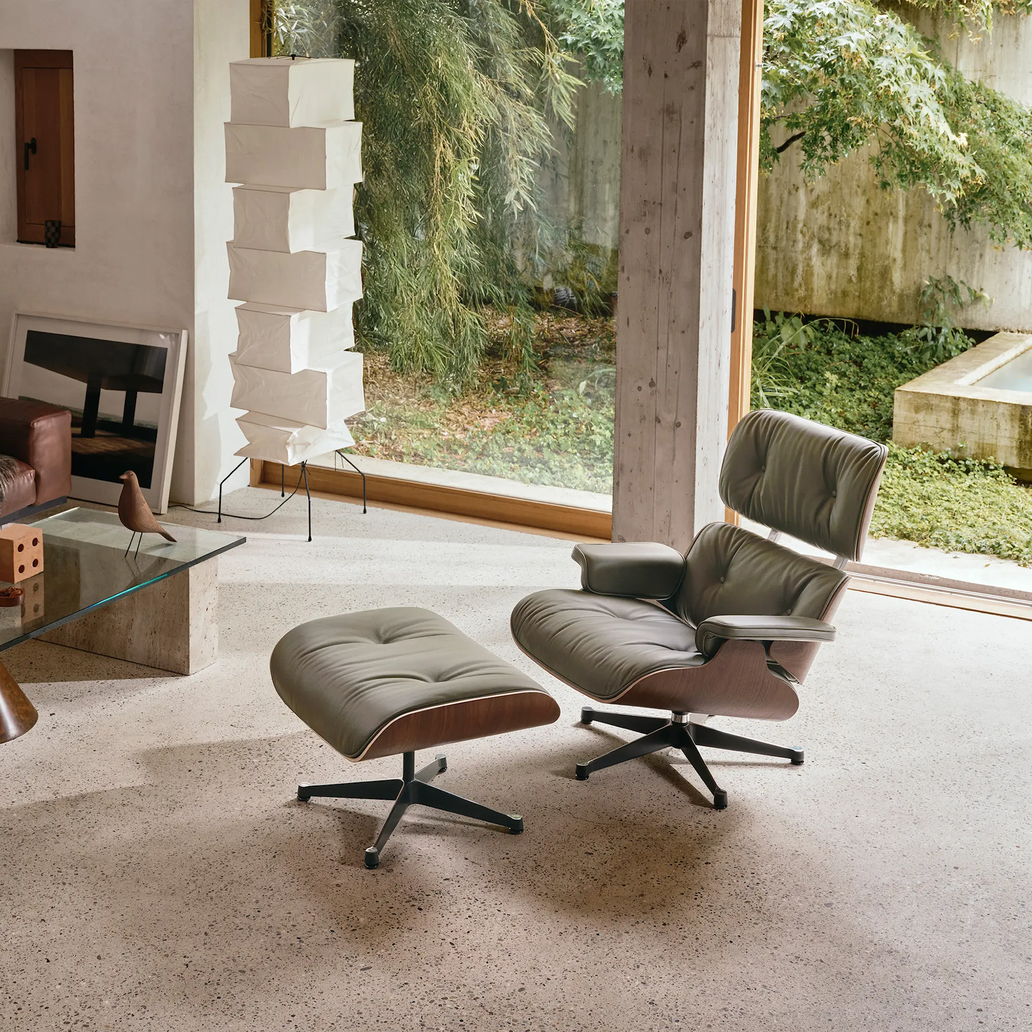 Eames Lounge Chair Santos Palisander Leather Natural Nero 66 Polished Aluminium/Deep Black